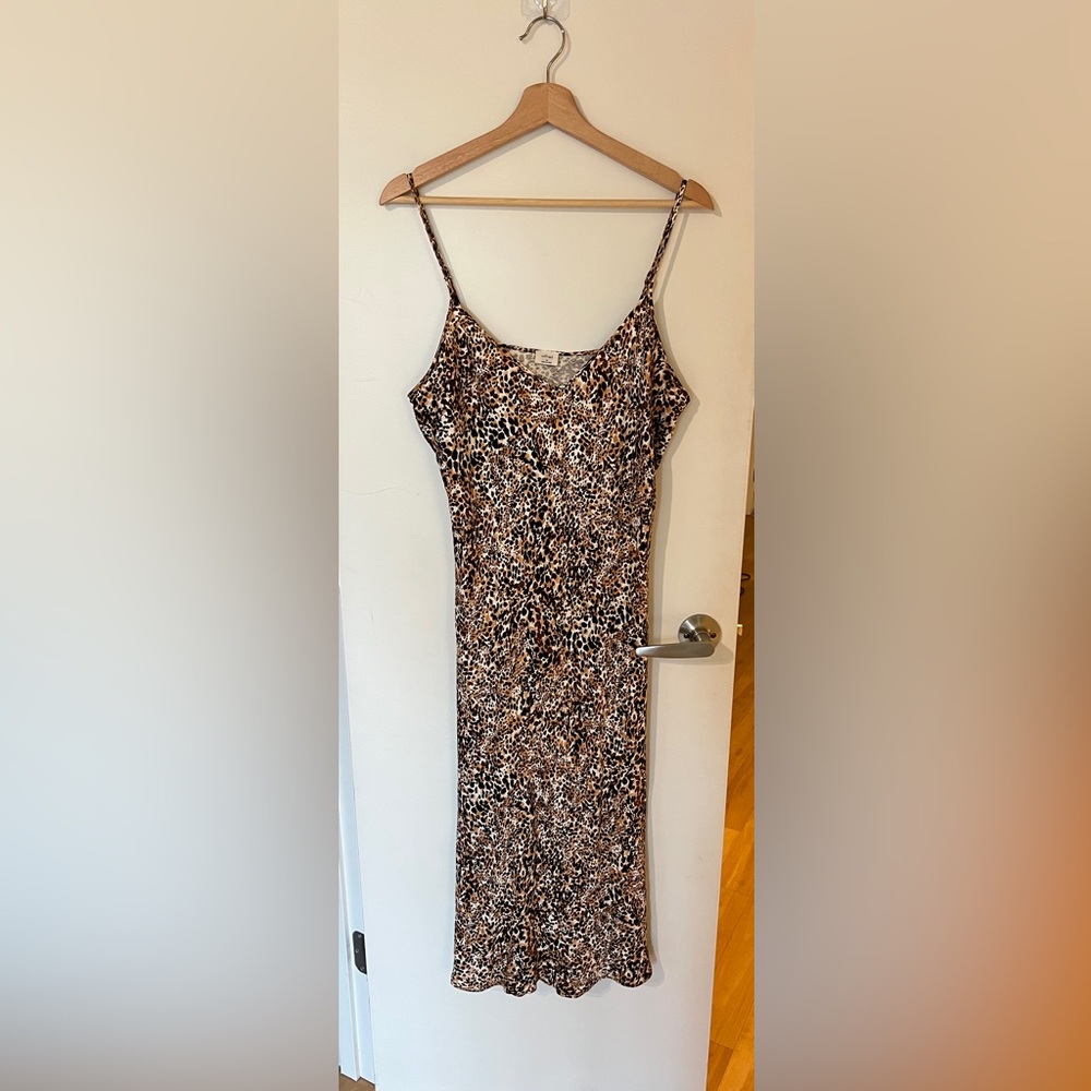 WILFRED ARITZIA Medium Giselle
Cheetah Midi Only Slip Dress Bison